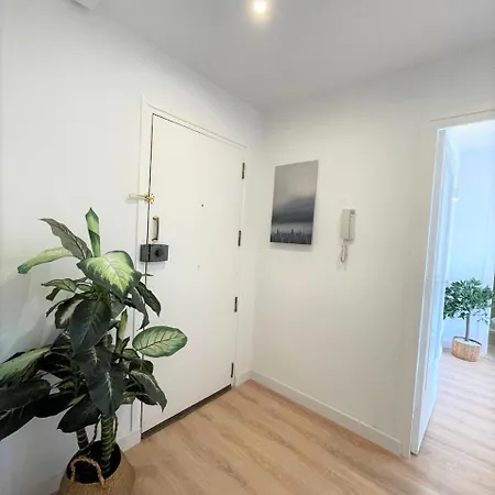 Apartamento Con Piscina Y Gran Terraza Con Vistas - Muy Cerca De La Playa, El Centro Y La Estacion *