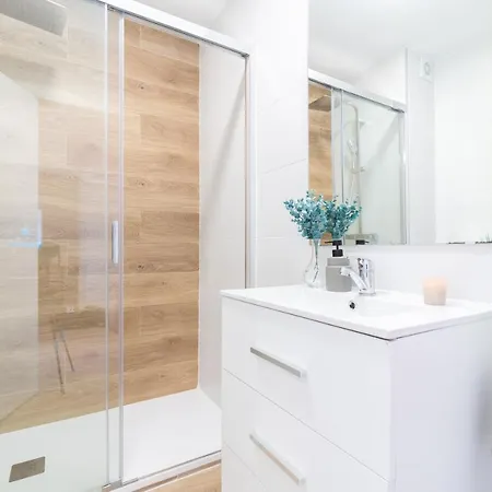 Apartamento Con Piscina Y Gran Terraza Con Vistas - Muy Cerca De La Playa, El Centro Y La Estacion *